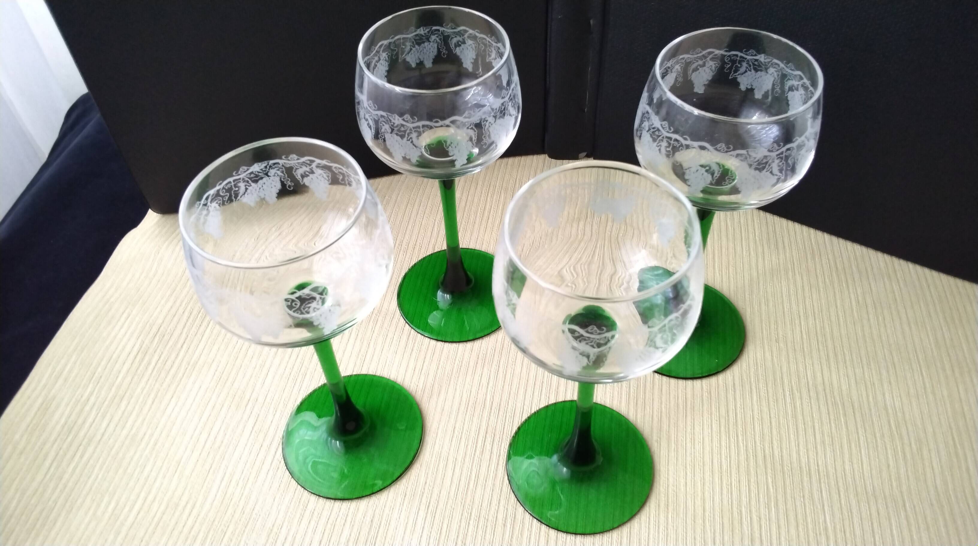 4 Luminarc Alsace White Wine Glasses