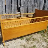 Lit scandinave enfant bois pieds compas avec rotin courbé vintage