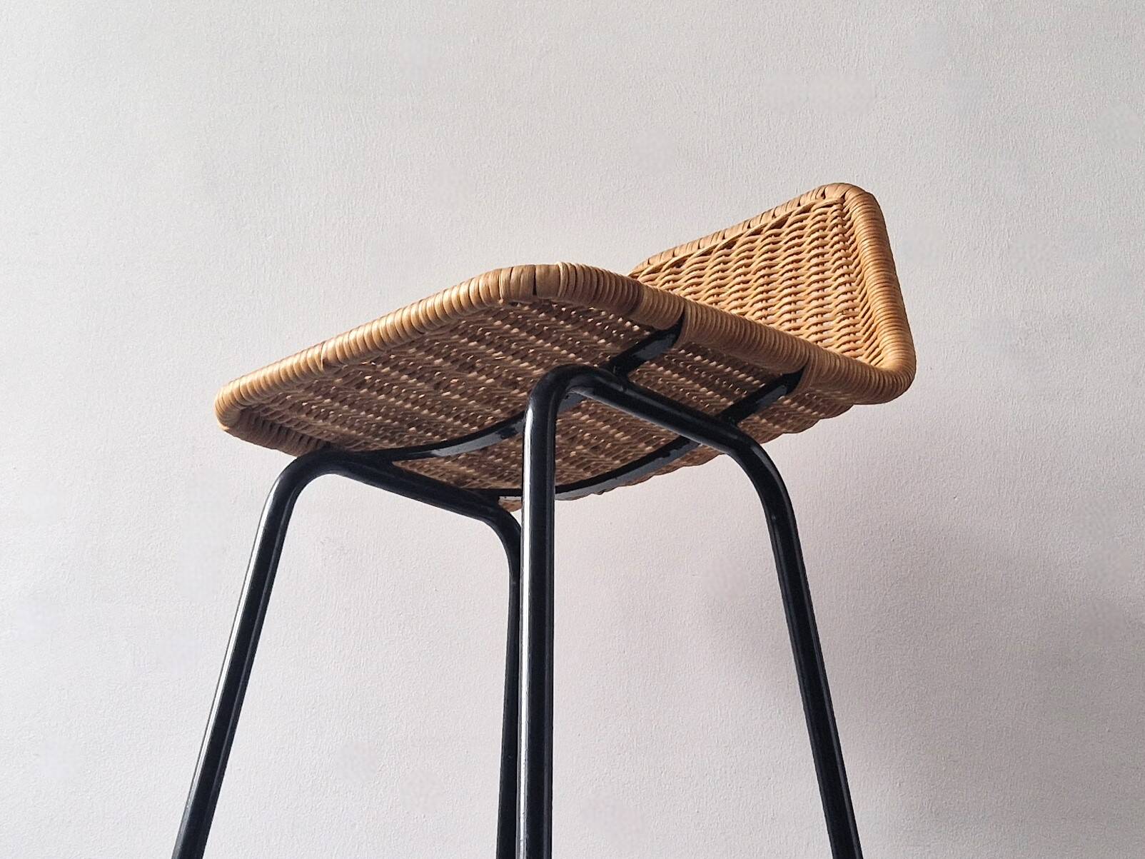 Low model stool of wicker and metal by Rohé Noordwolde, The Netherlands 1960's