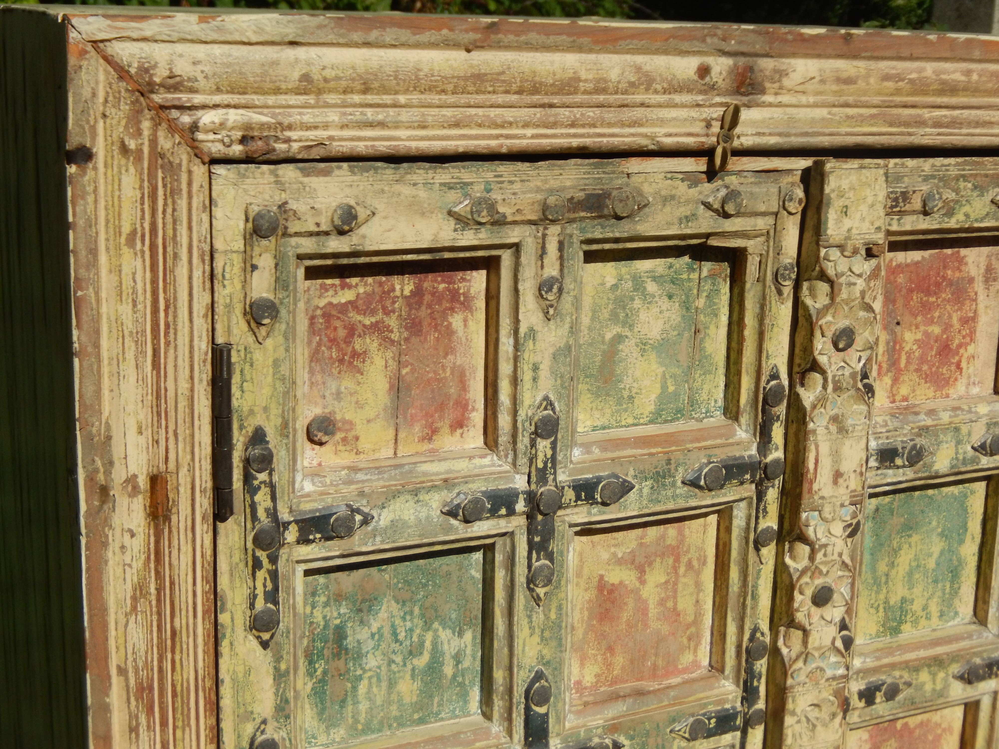 Exceptionnelle armoire de style indien - Superbe patine