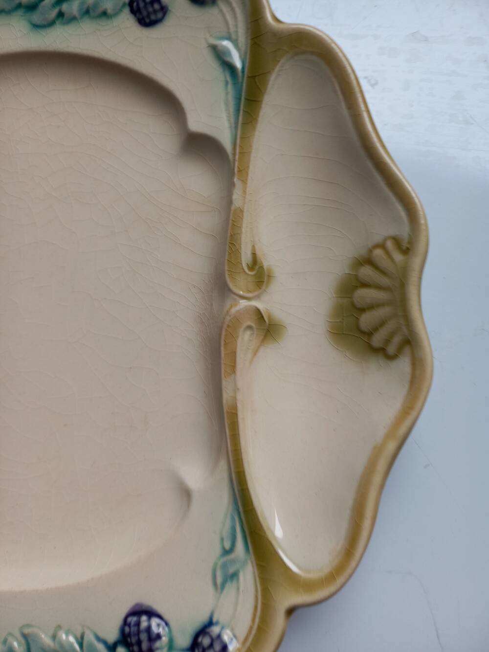 set of 6 artichoke plates, barbotine, Lille Fives factory.