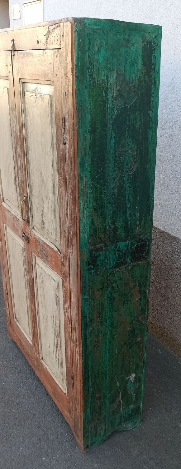 Armoire en bois ancienne