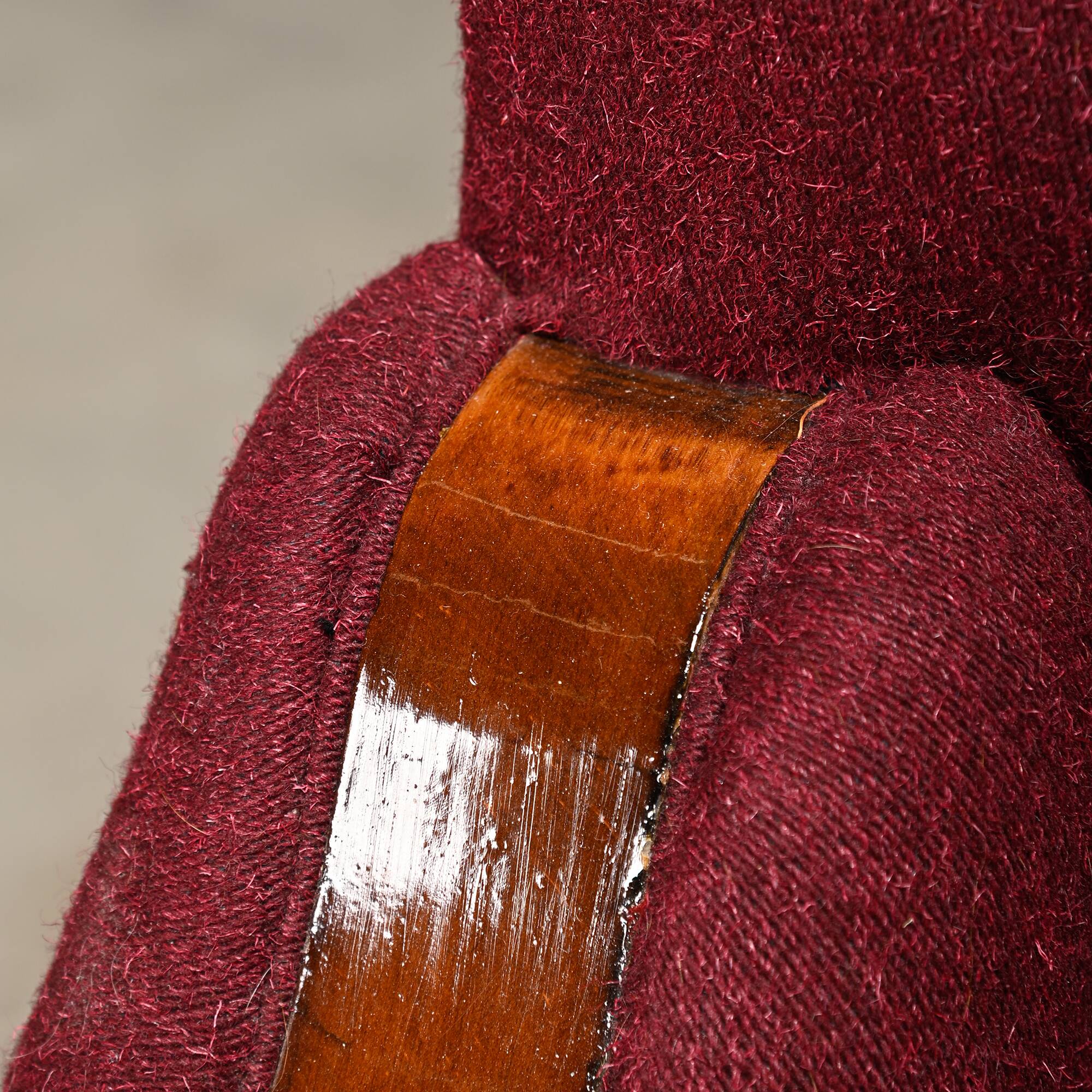 Paire de fauteuils Art déco d'ébéniste danois, revêtus de tissu de laine bordeaux