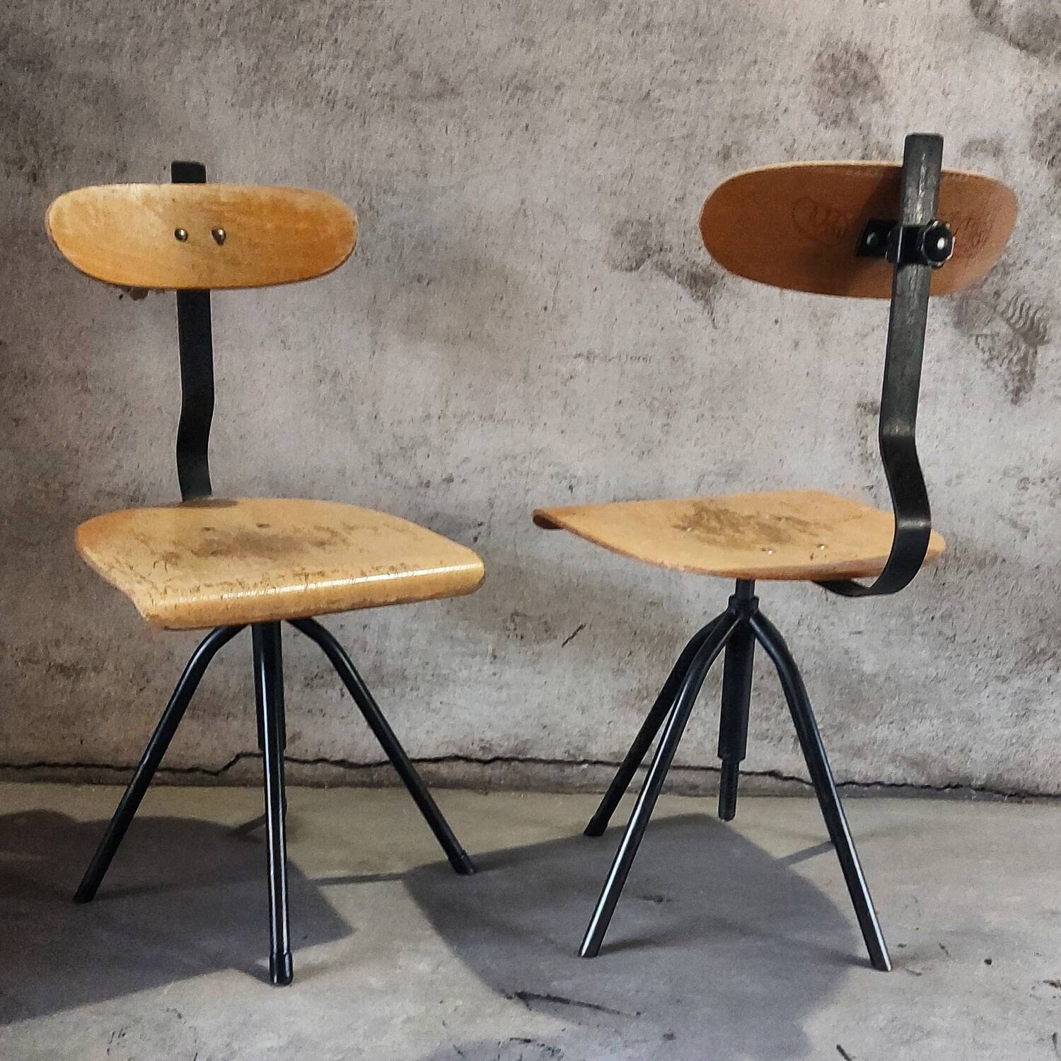 Chaise pivotante industrielle années 1960