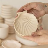 Empty pocket in shell-shaped jesmonite
