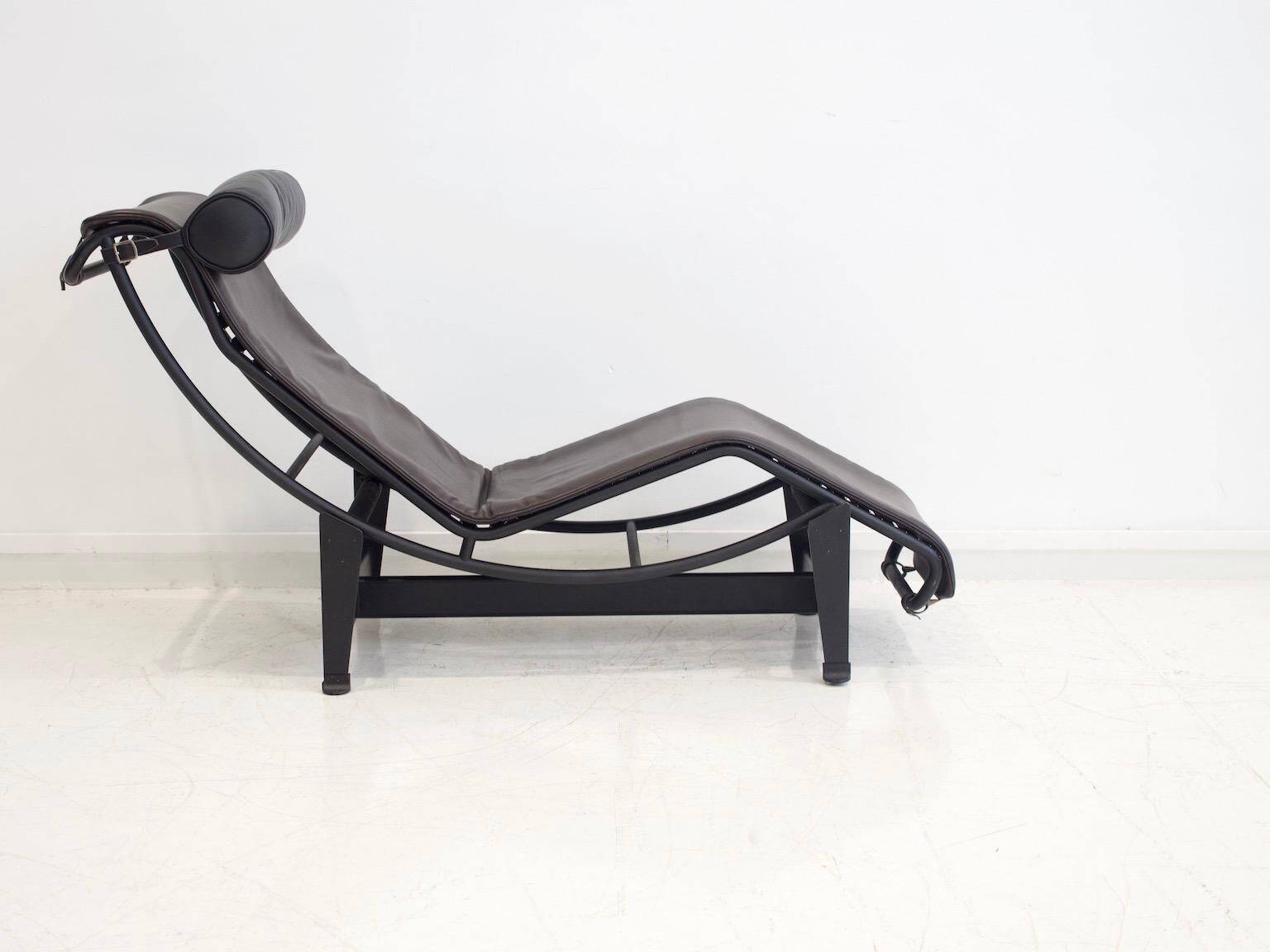Chaise longue LC4 de Cassina par Le Corbusier, Charlotte Perriand et Pierre Jeanneret.