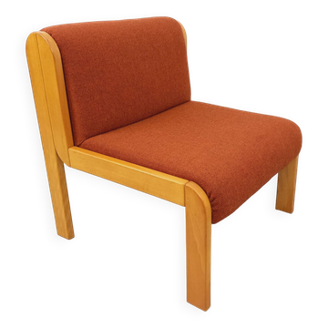 Fauteuil chauffeuse Fröscher vintage en tissu orange et bois des années 70 80