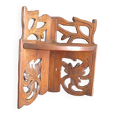 Etagère d'angle ancienne en bois travaillé