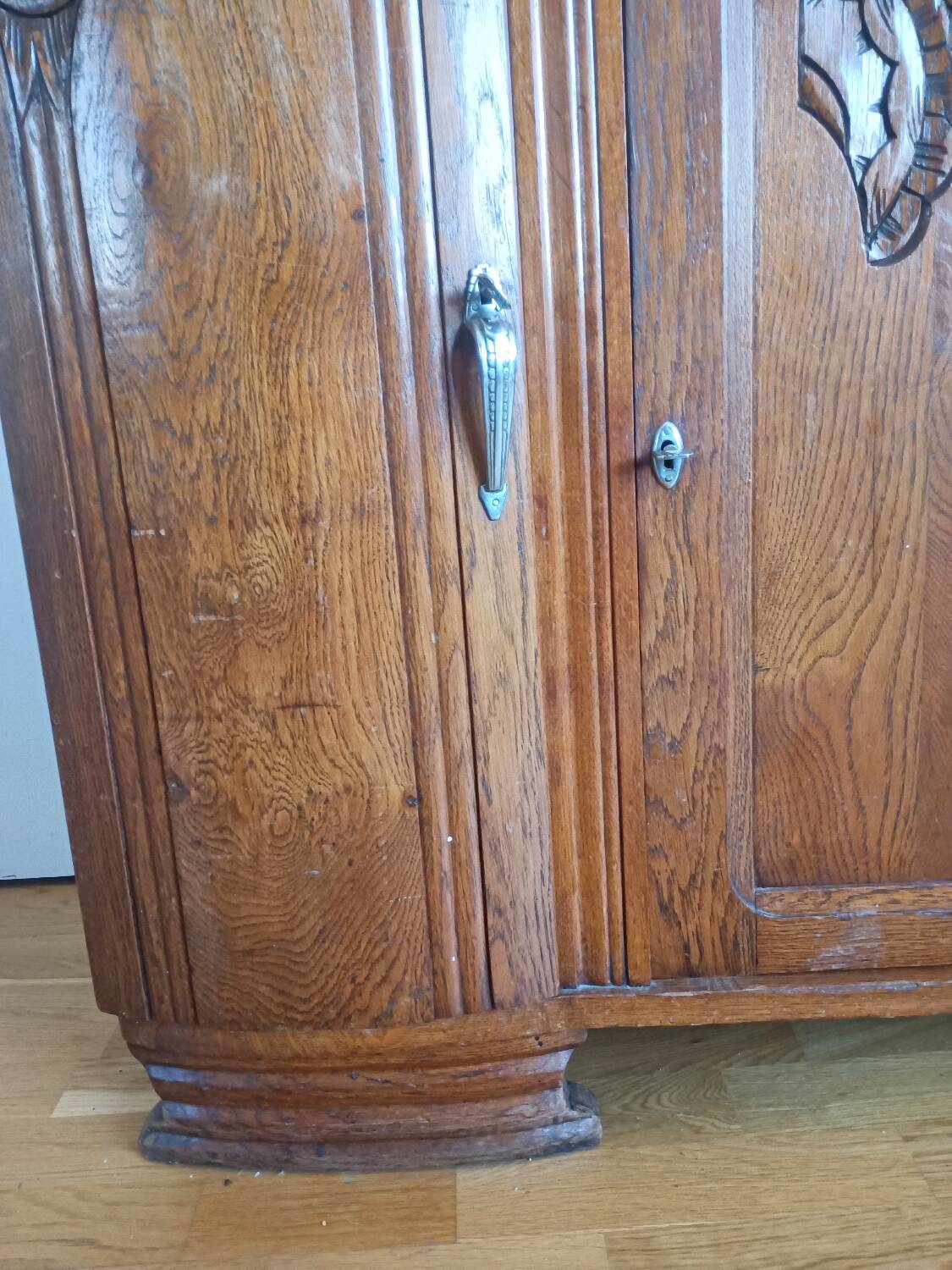 Art Deco buffet in marble and carved wood