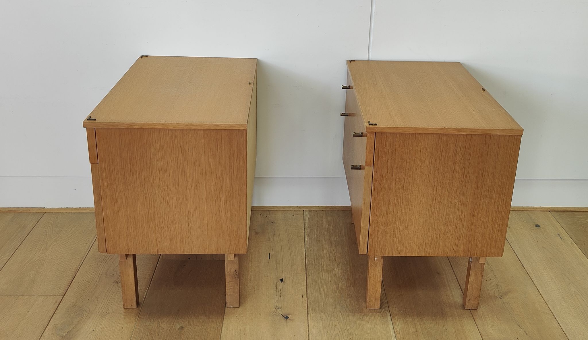 Set de 2 tables de chevet du milieu du siècle