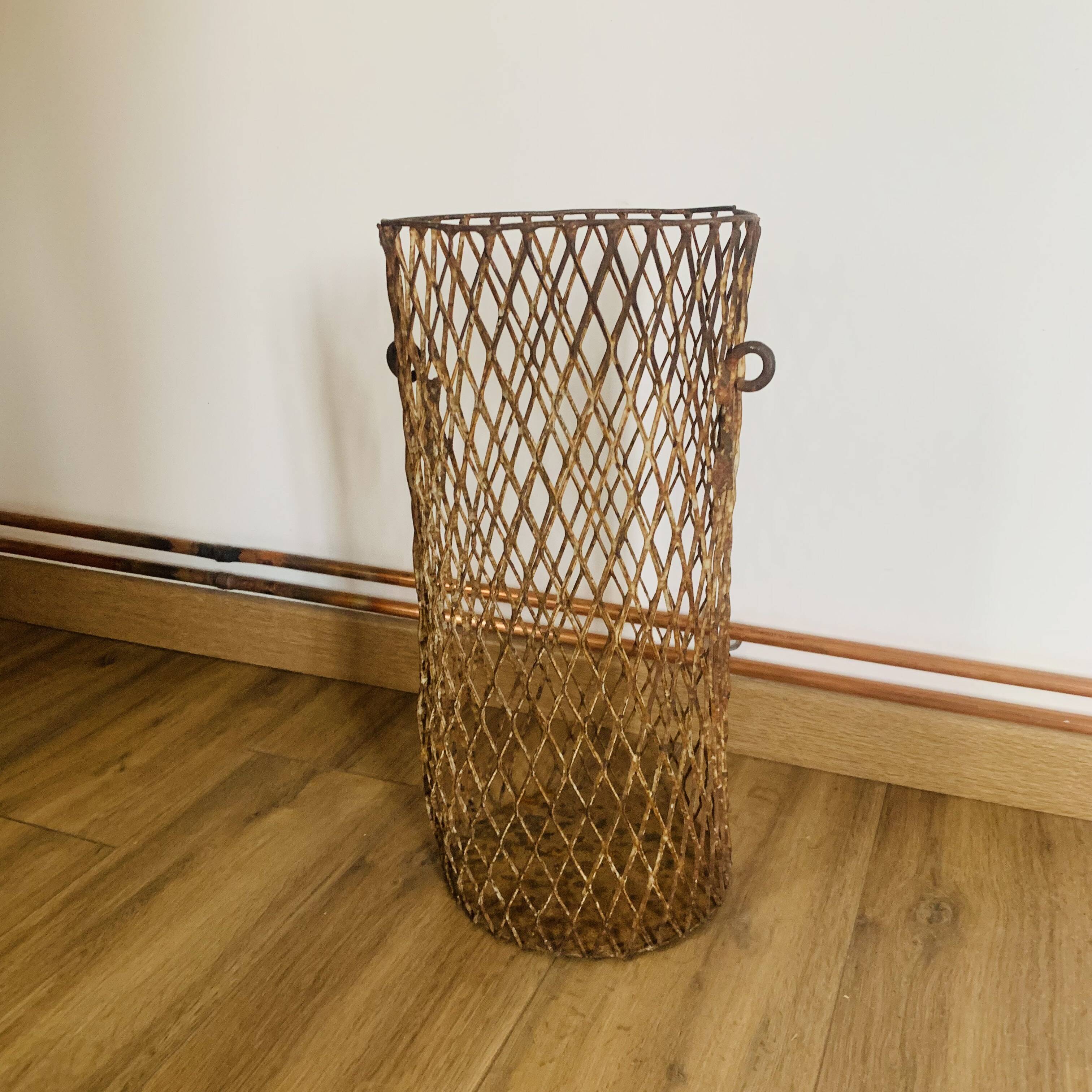 Metal umbrella stand