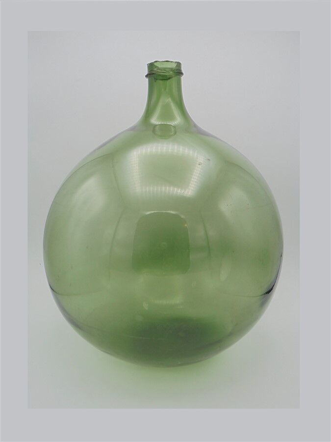 Round demijohn