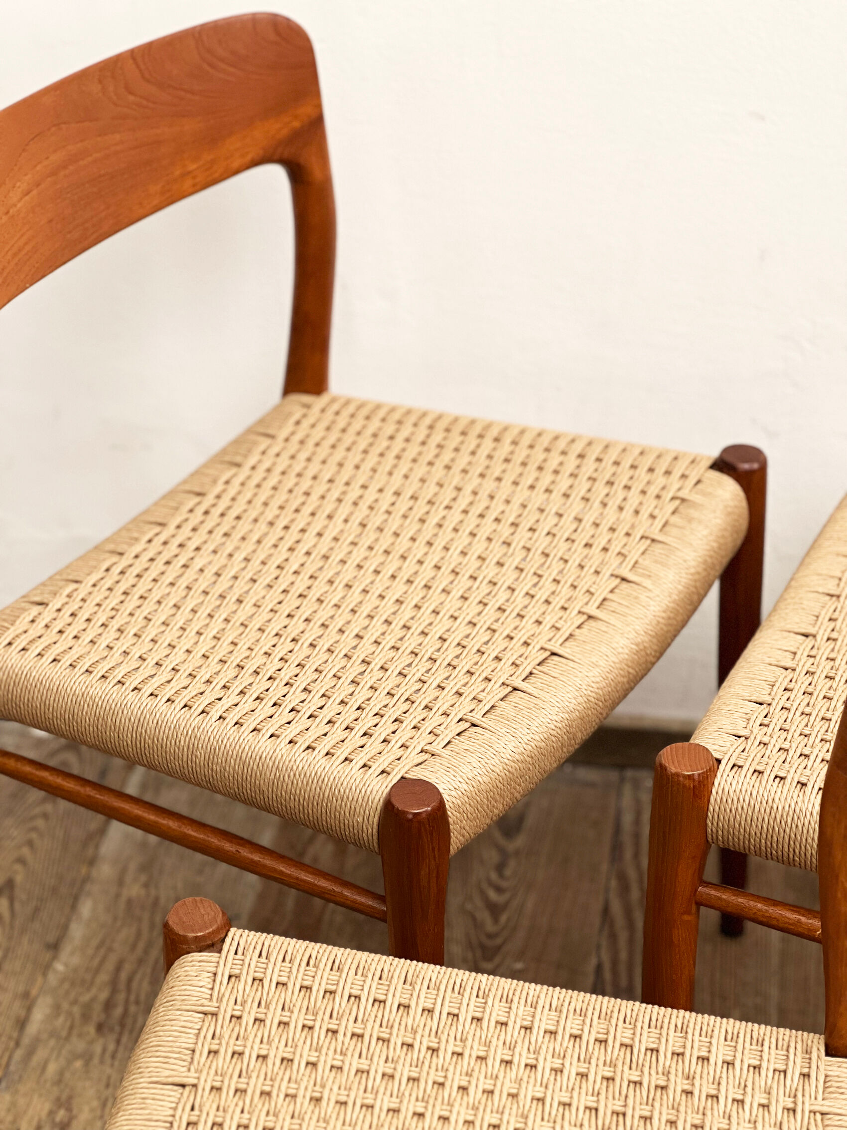 Set de 8 chaises de salle à manger en teck du milieu du siècle par Niels O Møller pour JL Moller Danemark