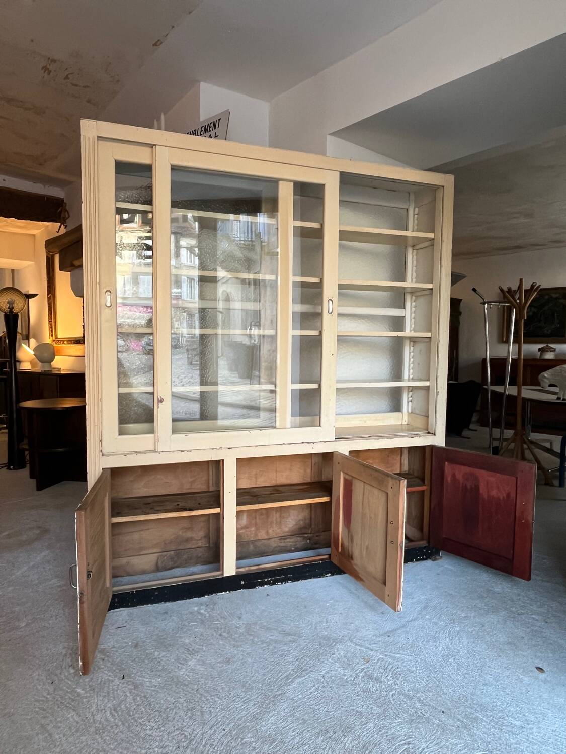 Display cabinet for shop