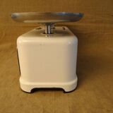 Old enamelled household scale forces 5 kg type roberval with its weights ref A212/1