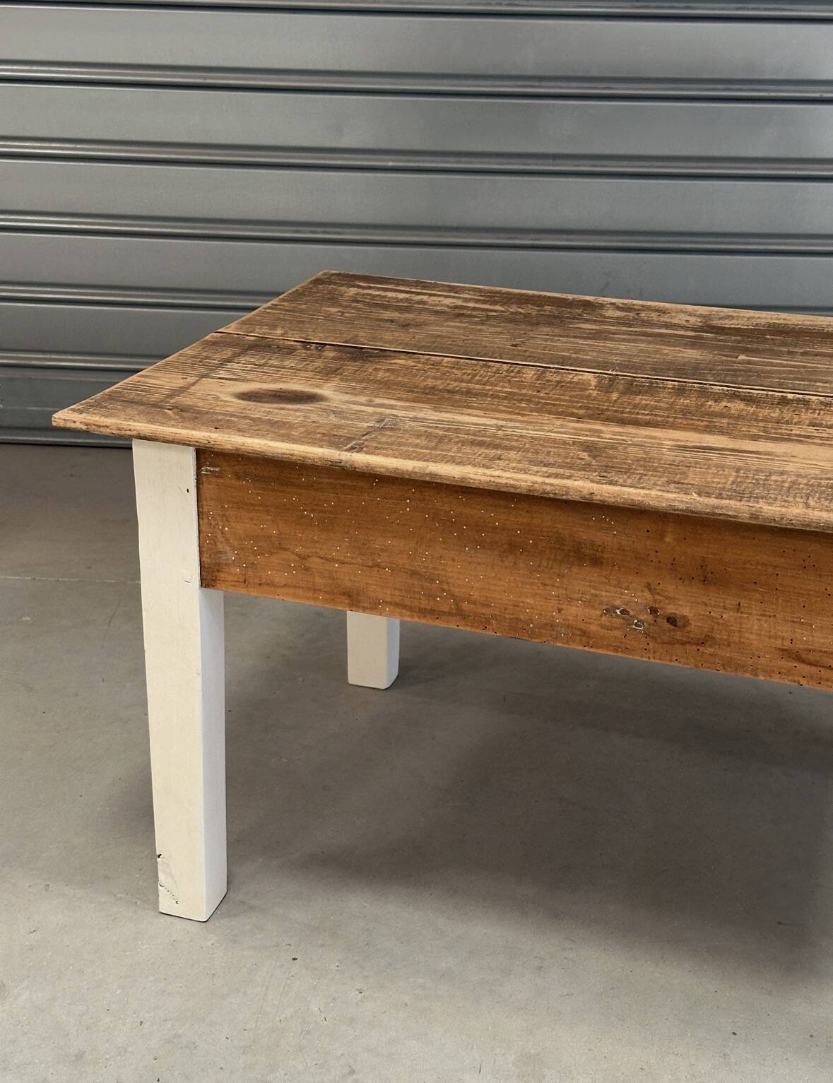 Table basse en bois avec tiroir