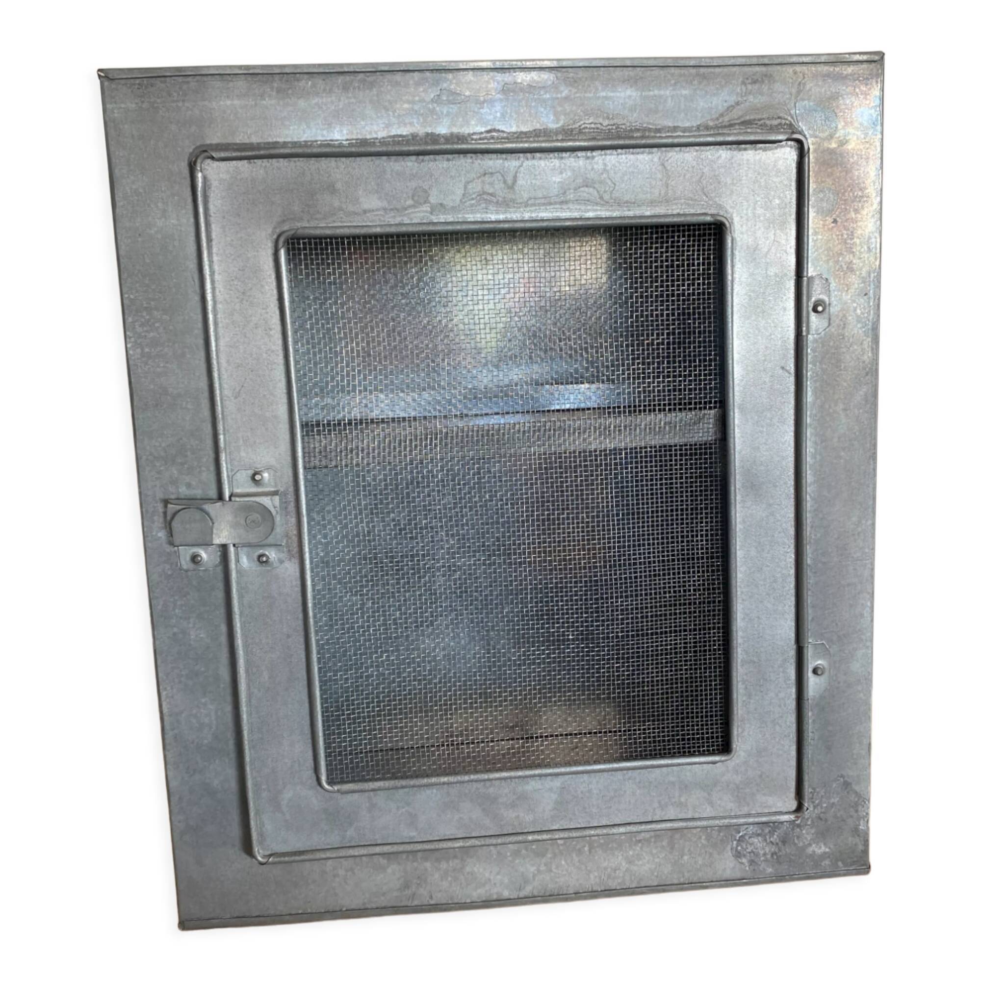 Metal cabinet