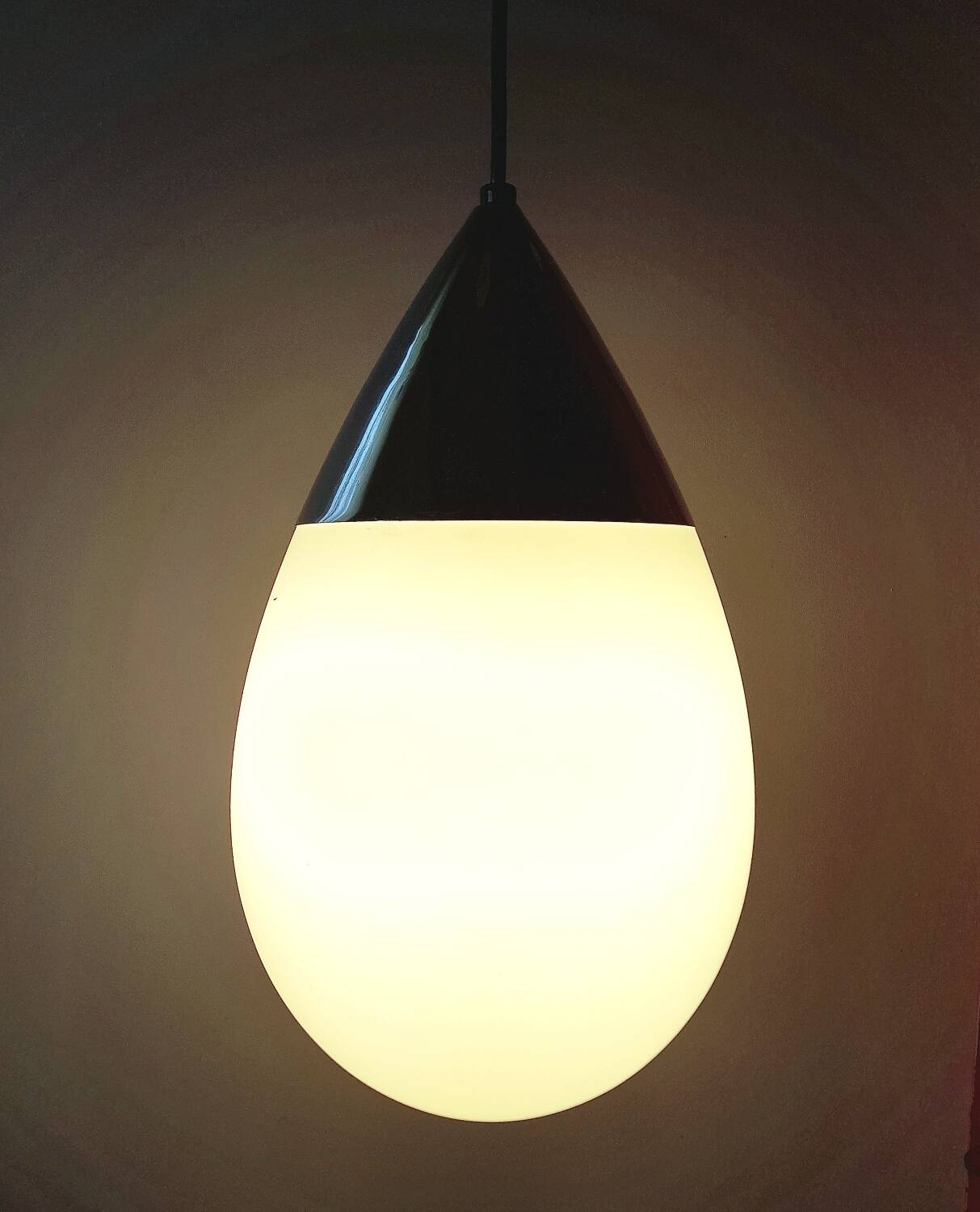 Suspension in opaline Limburg, drop model, 1970.