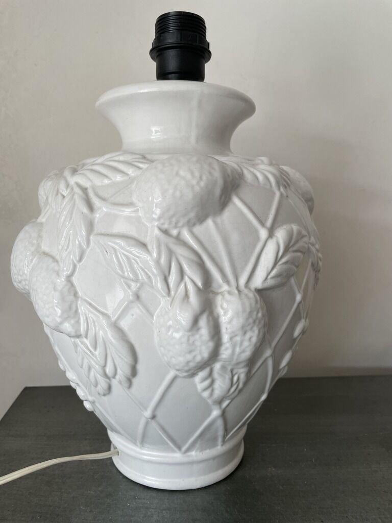 Porcelain lamp decorated with fruit