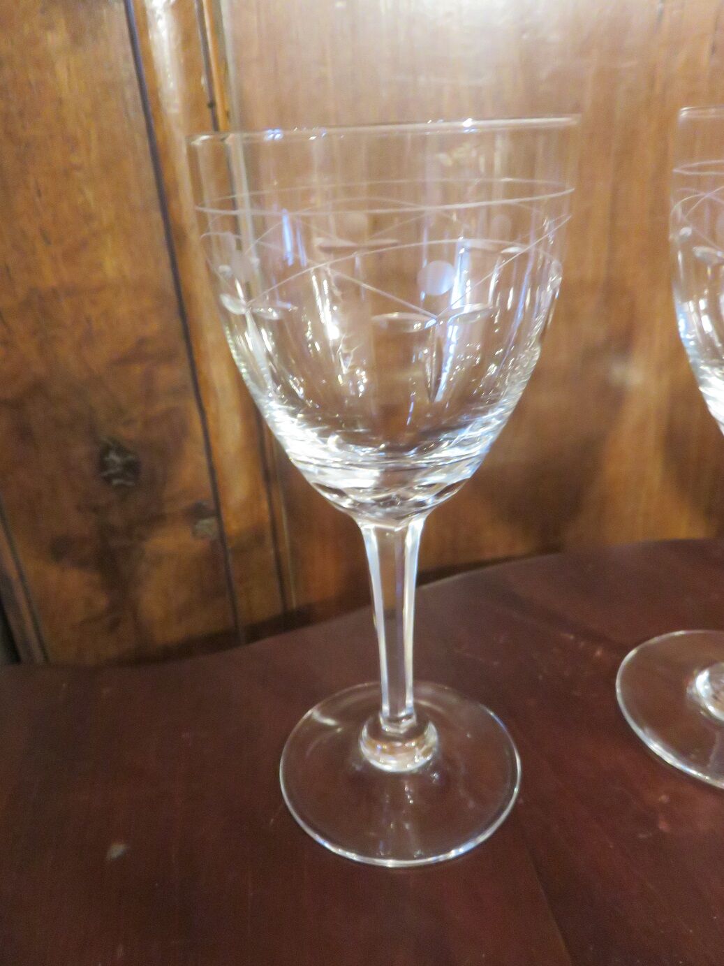 Suite of 8 crystal wine glasses