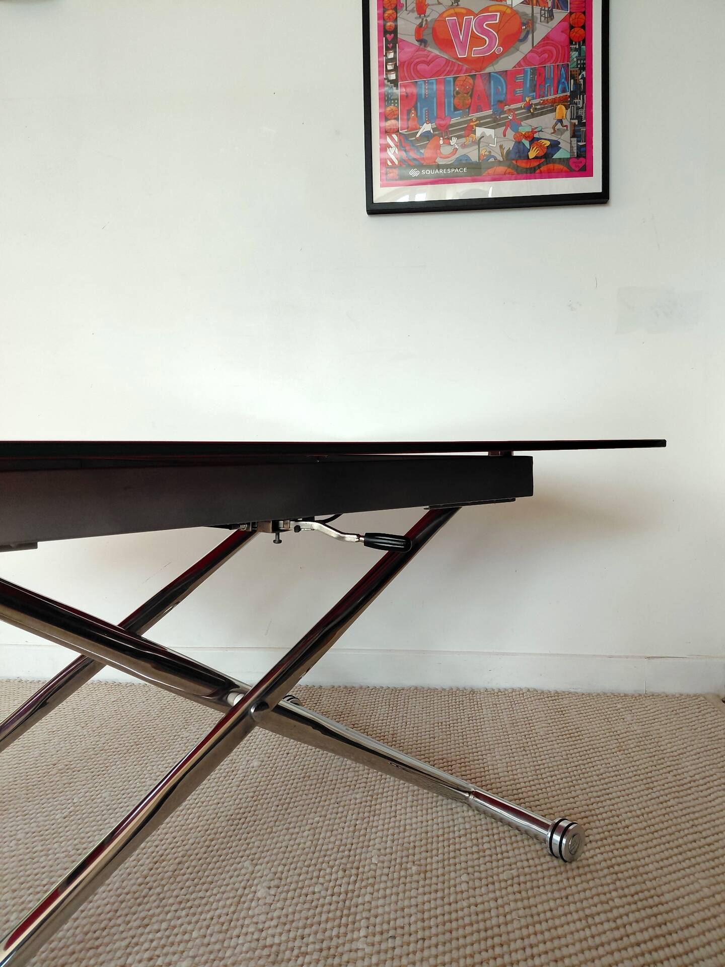 Table relevable vintage verre rouge et chrome-design 1970/1980