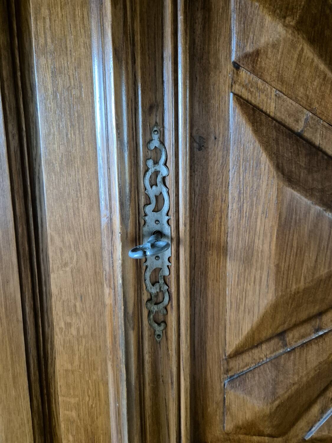 Bonnetière dit homme debout en chêne massif à pointes de diamants style Louis XIII