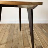 Table basse tripode en bois et marqueterie bicolore design scandinave 1950