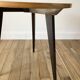 Table basse tripode en bois et marqueterie bicolore design scandinave 1950