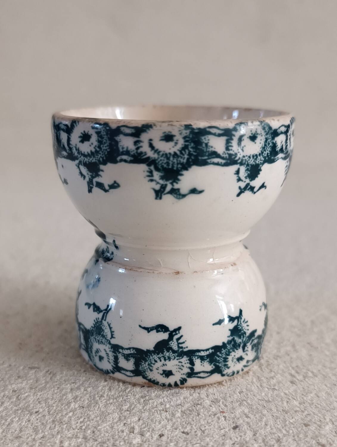 Iron earth egg cup