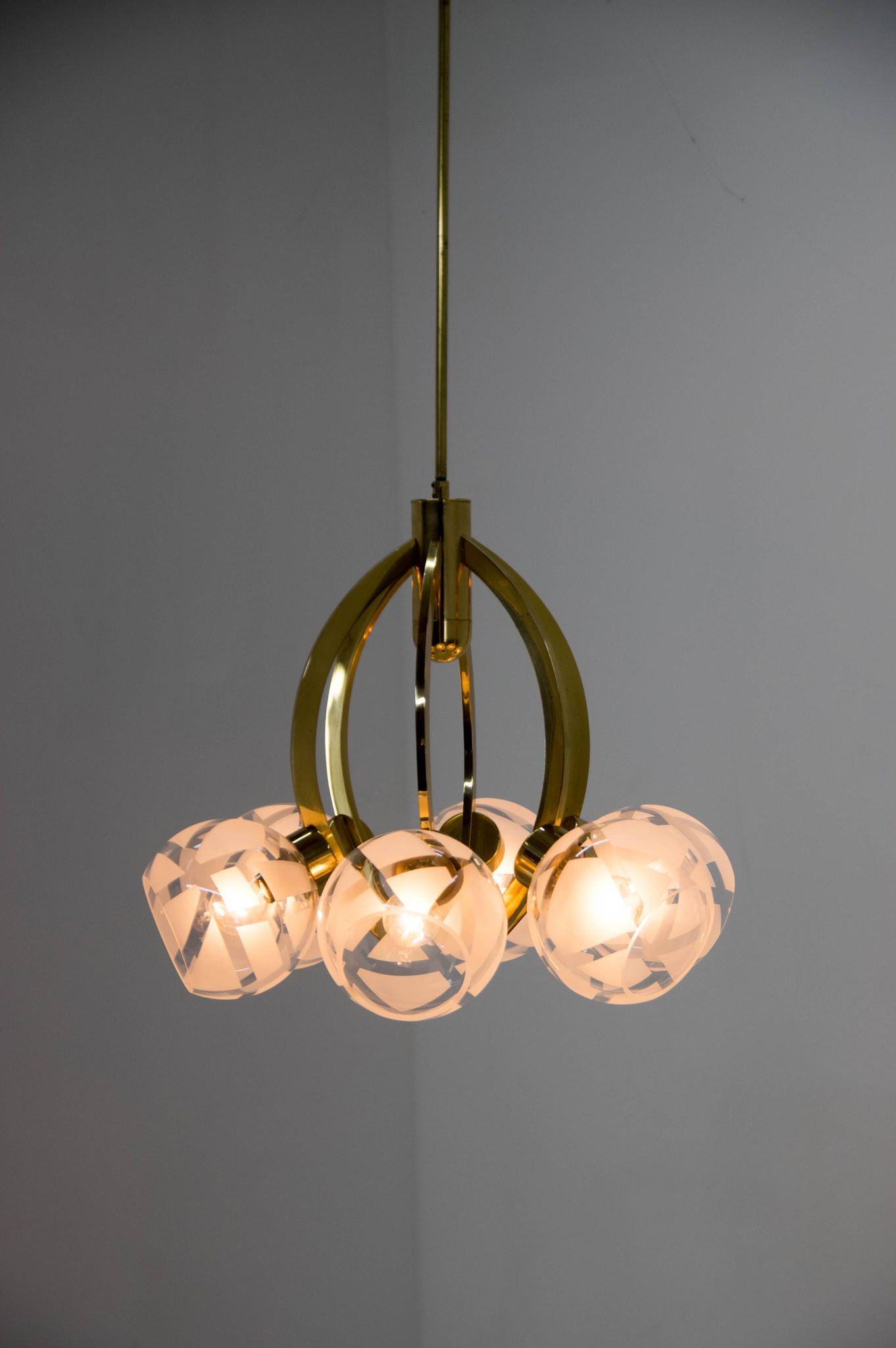 Lustre à 6 bras en laiton et verre, années 1980