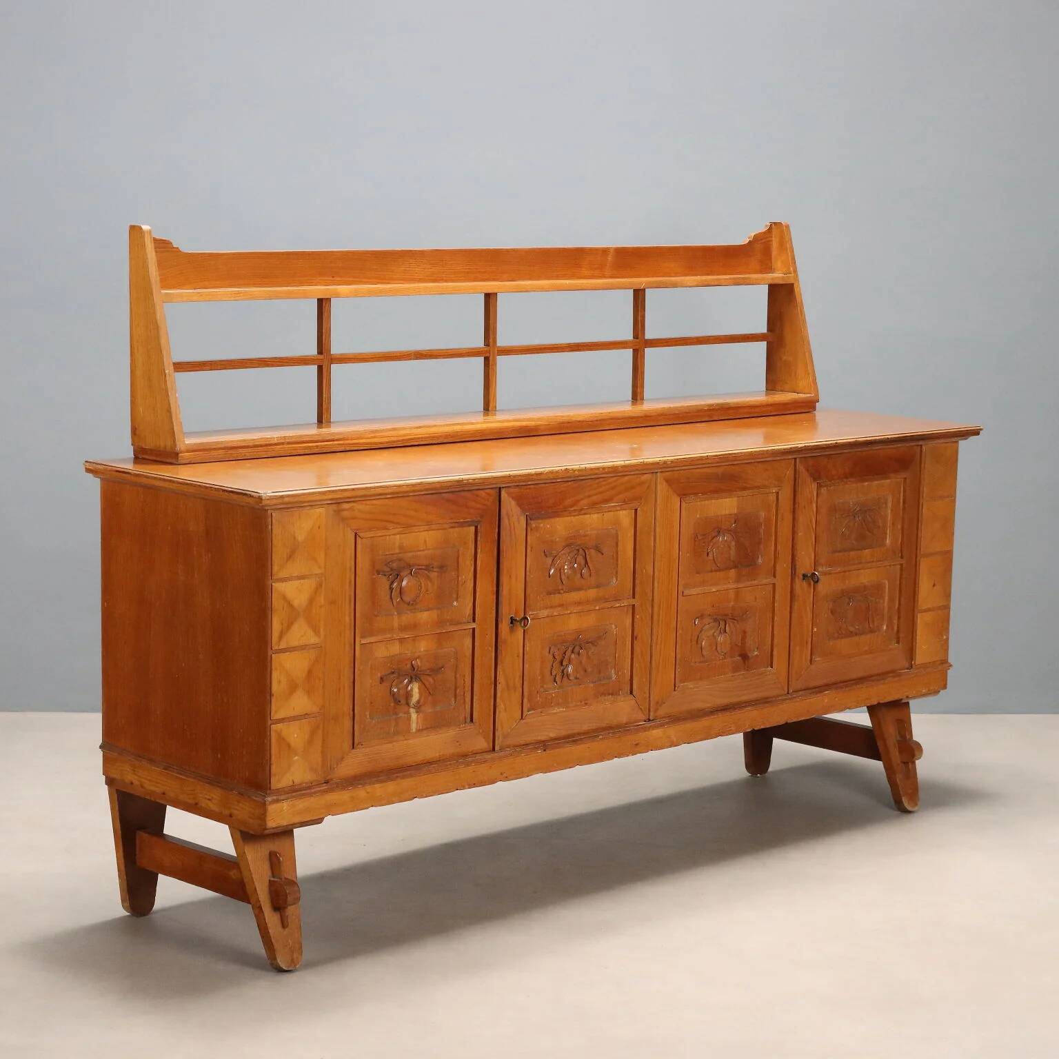 Vintage oak veneer sideboard, Italian design, 1950s.