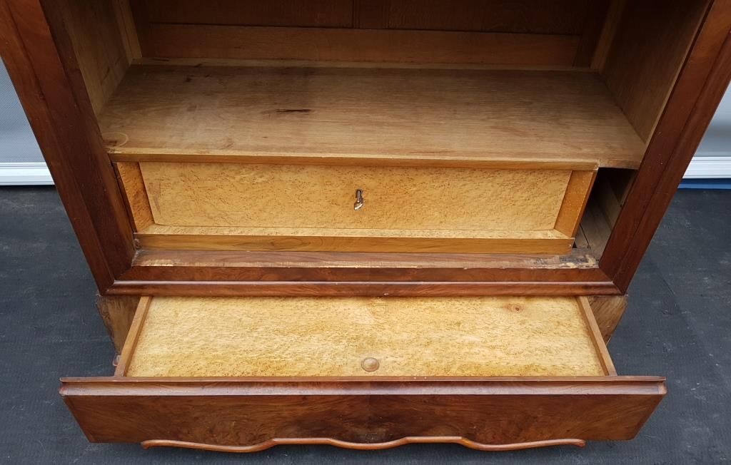 Library Napoleon III constable hat