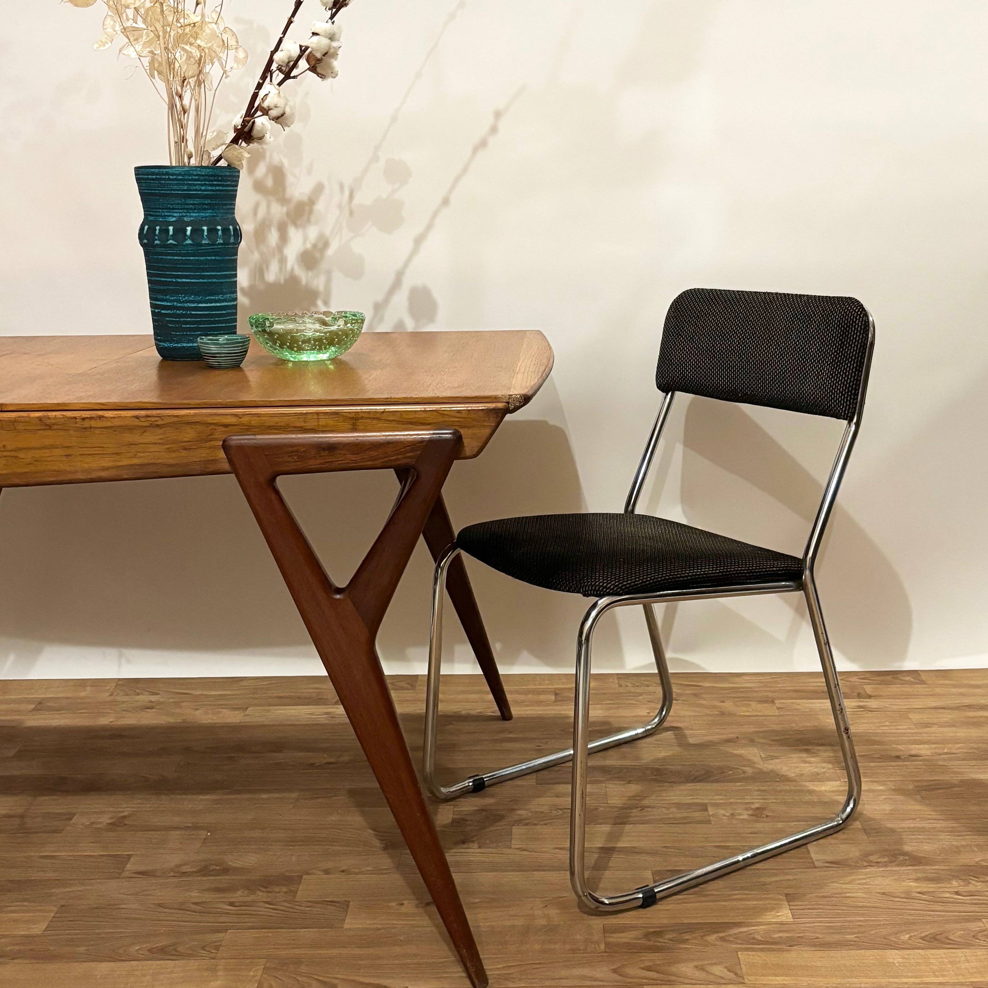 Lot de 4 chaises années 70 métal chromé