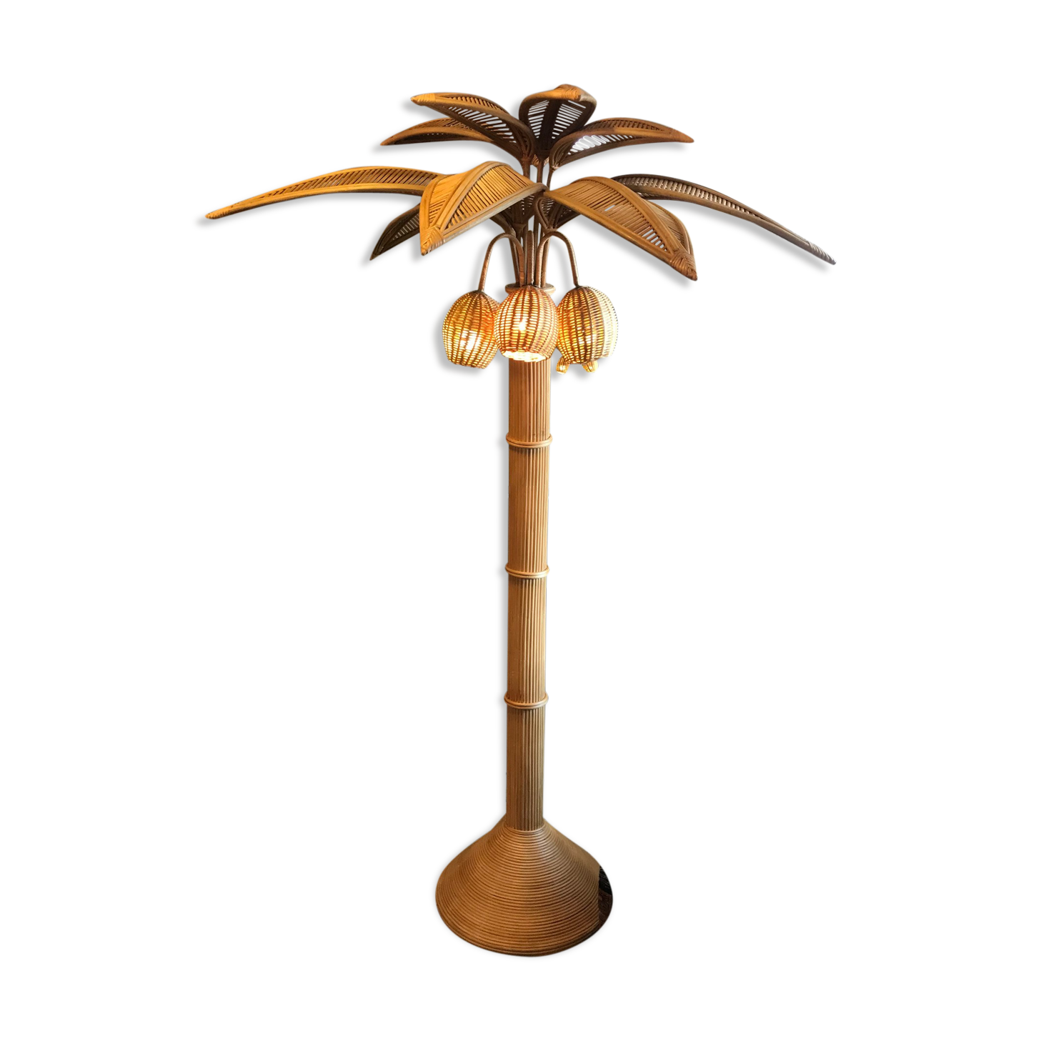 Palm handcrafted lamppost