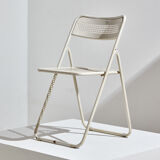 Chaise pliante en métal blanc