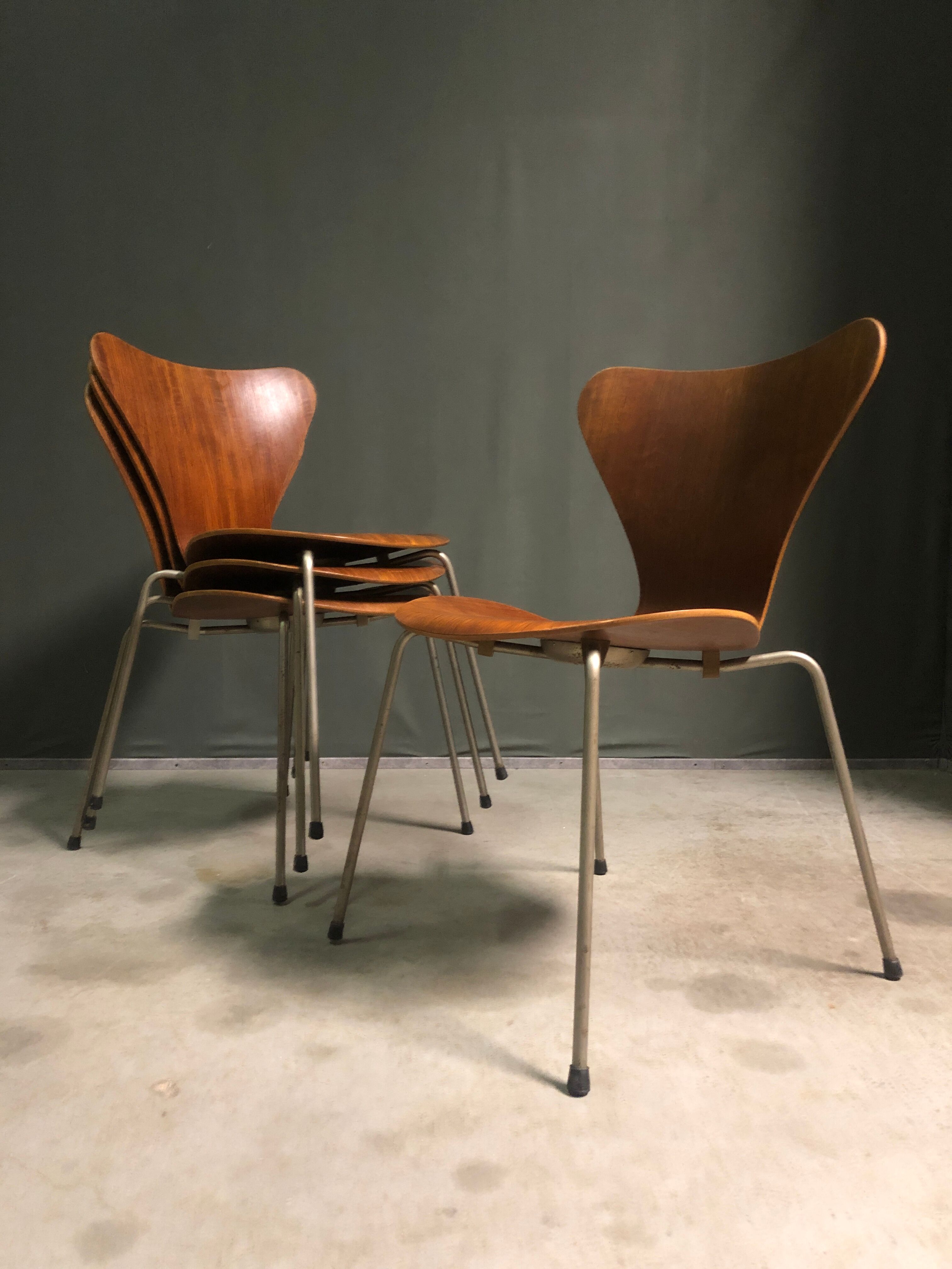 4 x Fritz Hansen Series 7, Arne Jacobsen dated 1955