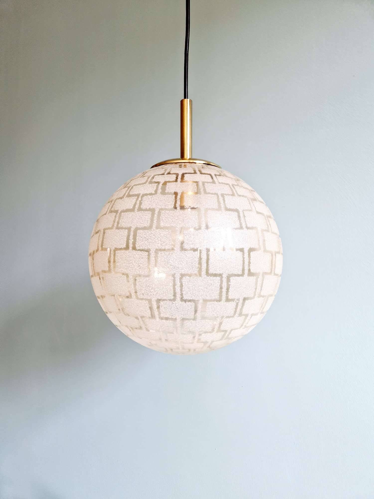 Suspension Space Age in brass and textured glass, 1970s