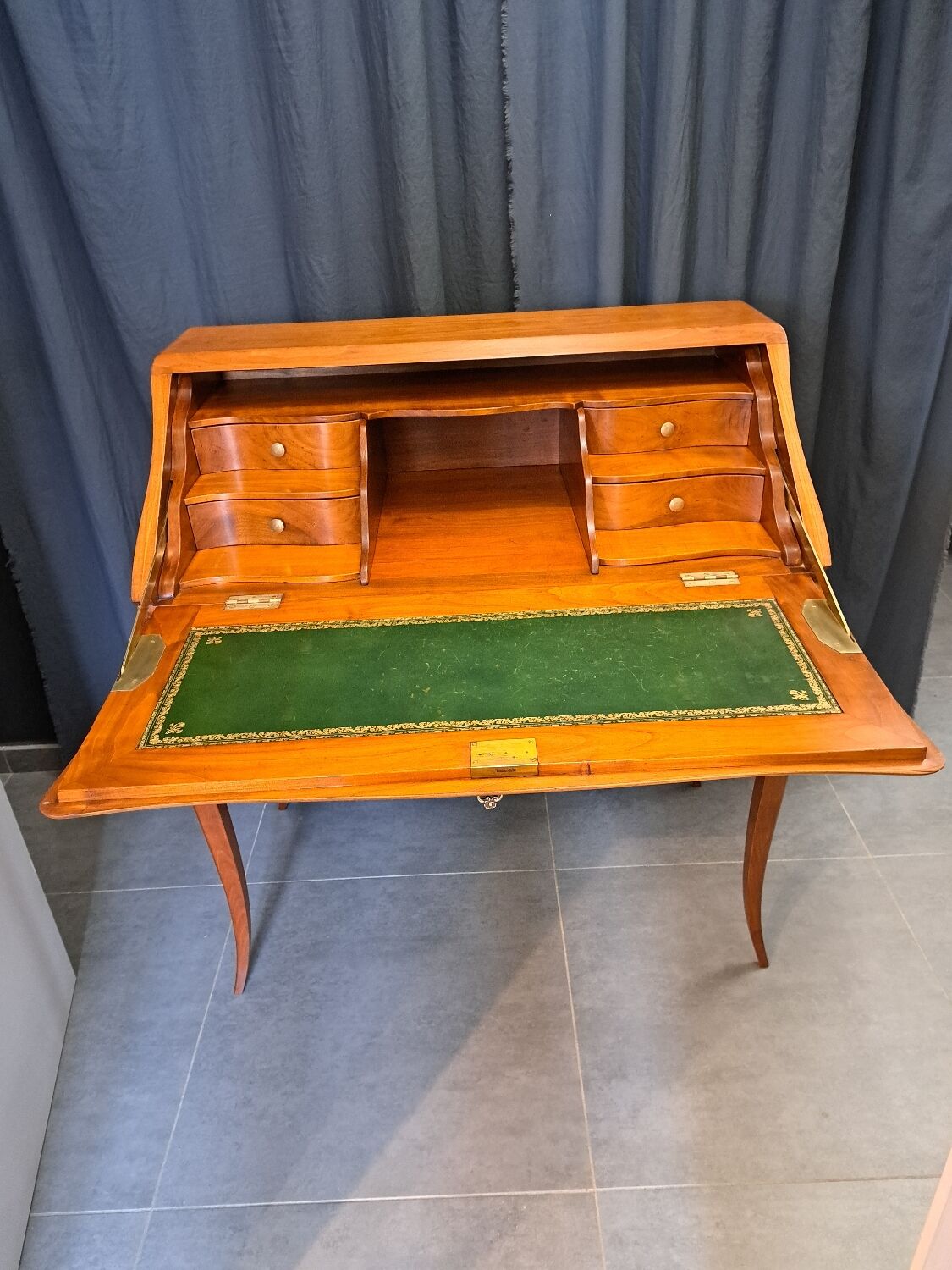 Bureau de pente en marqueterie