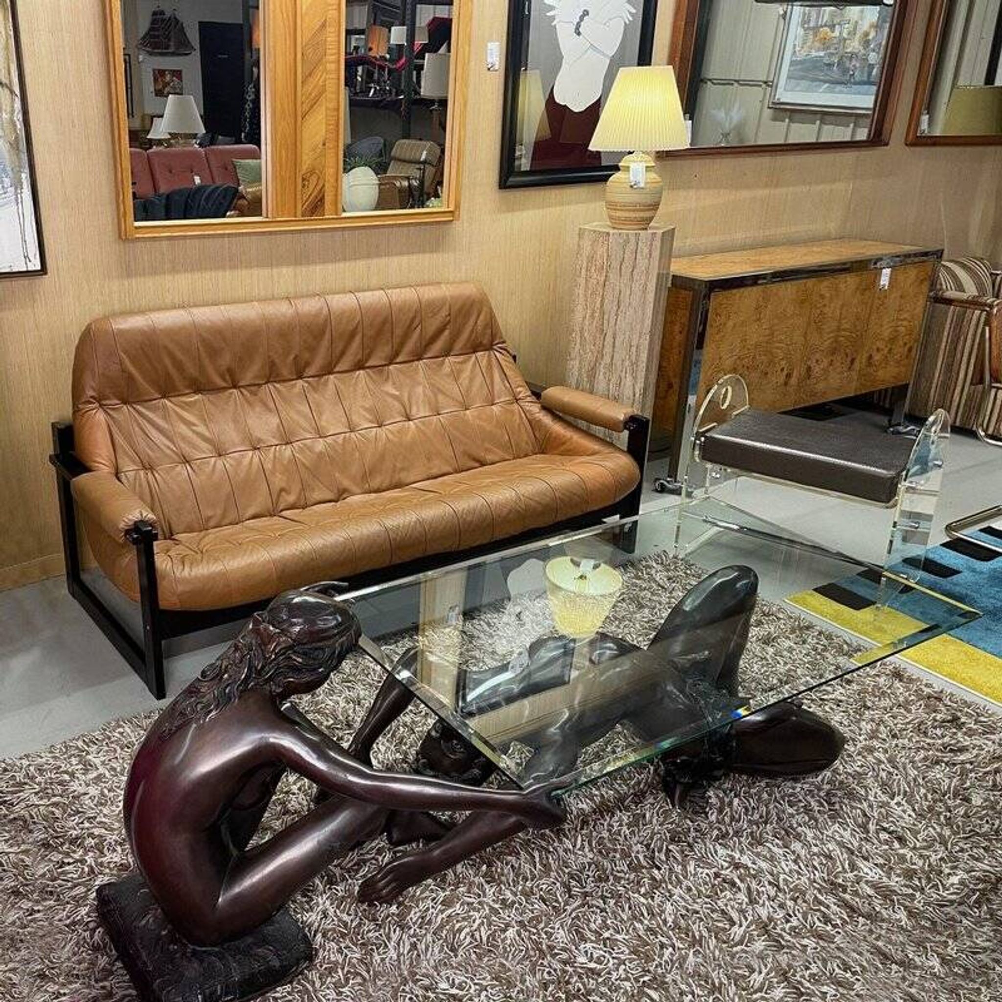 Table basse en bronze avec sculpture figurative et plateau en verre par C. Conndray