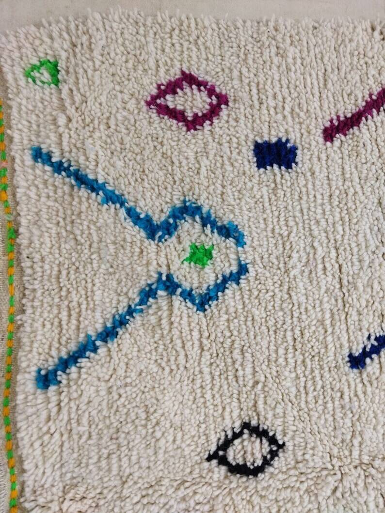 Azilal rug decorated woven in natural wool 250cm×150cm