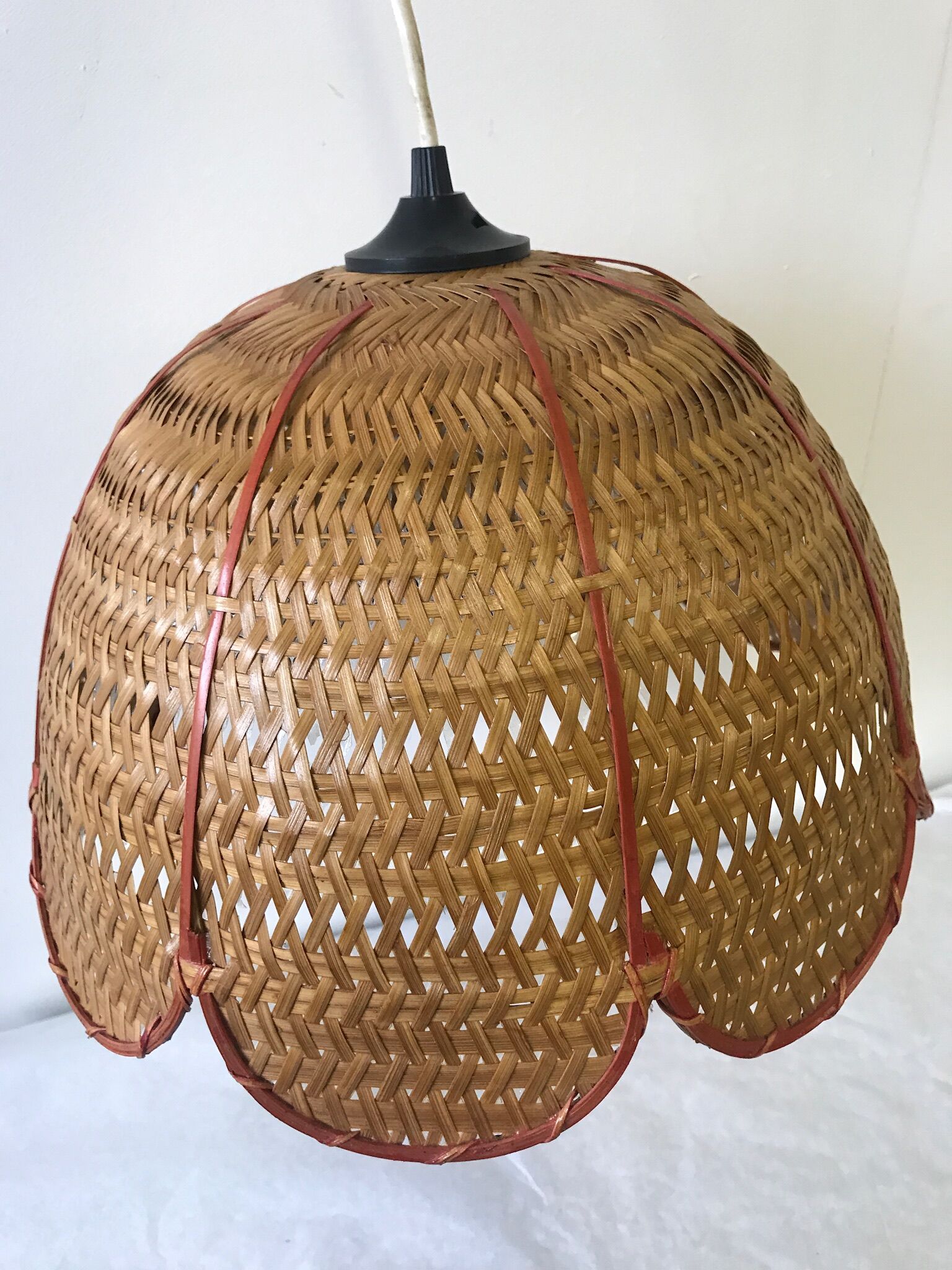 Suspension en rotin vintage