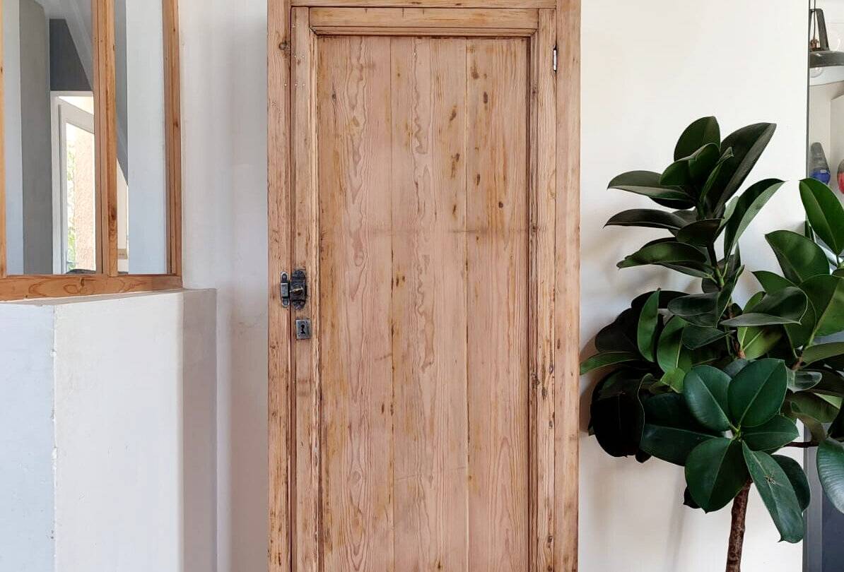 Vintage wooden wardrobe - 1 door