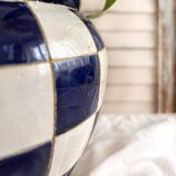 Vase, cache-pot à décor de damier