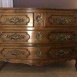 Antique style chest of drawers