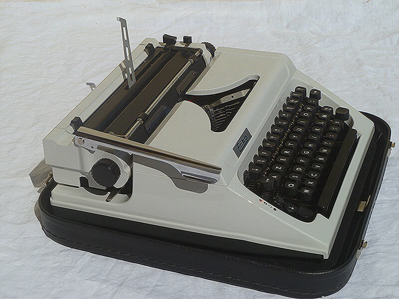 Erika 150 typewriter