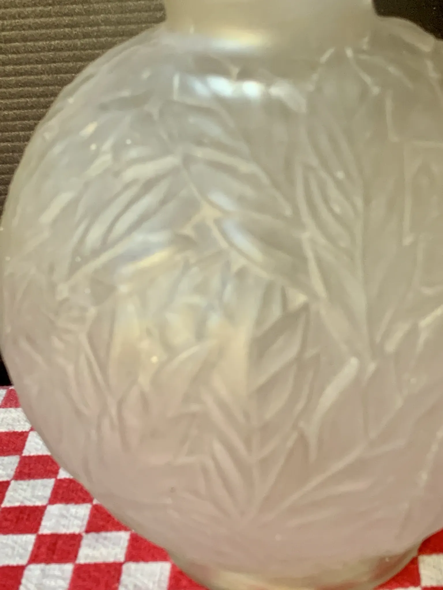 Art Deco round vase Espaivet with foliage and berries