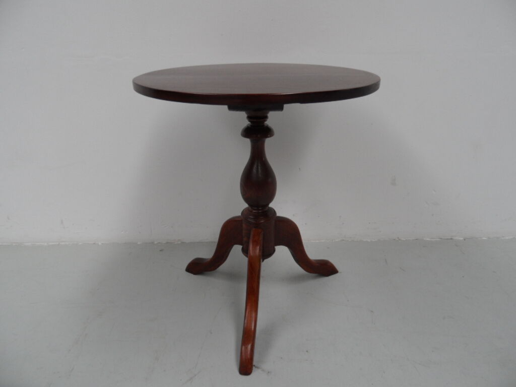 Antique mahogany round side table