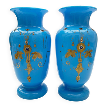 Paire de vases en opaline bleue