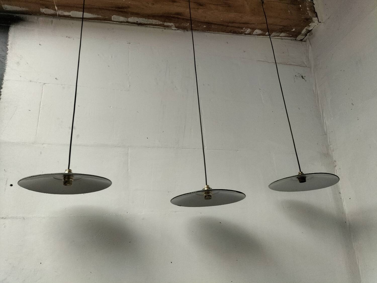 Enamelled sheet metal suspensions