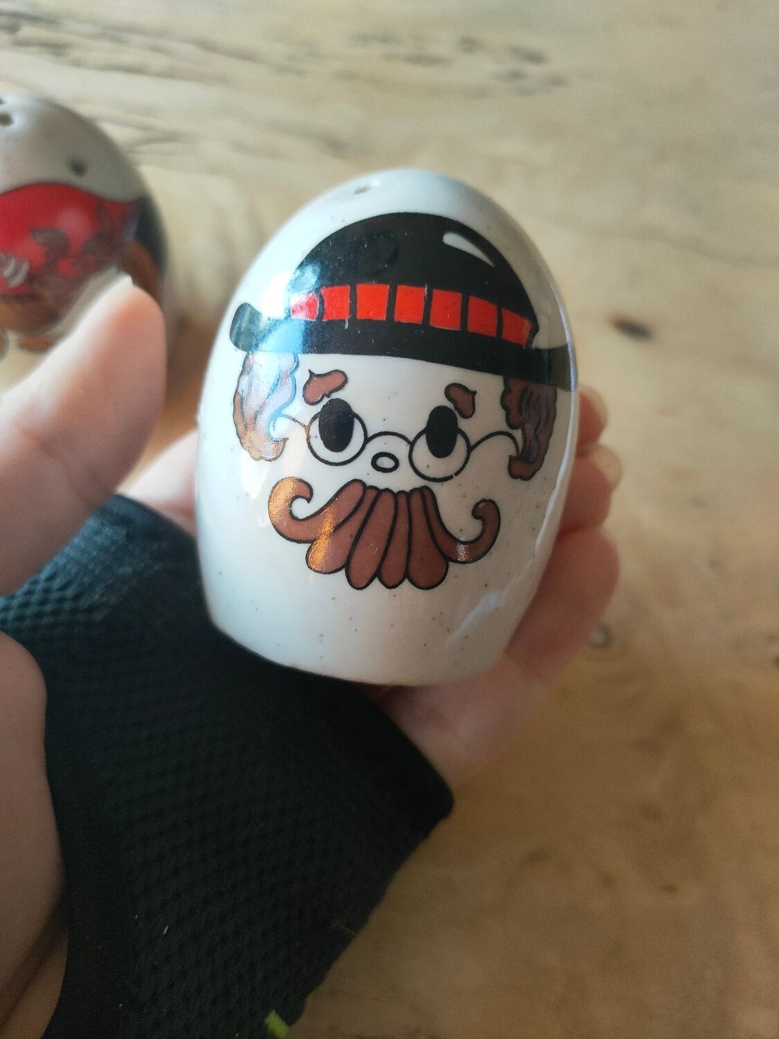 Salt and pepper shaker stoneware couple